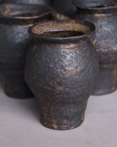 petit vase noir en grès